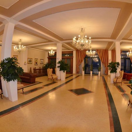 Grand Hotel Montesilvano Marina エクステリア 写真