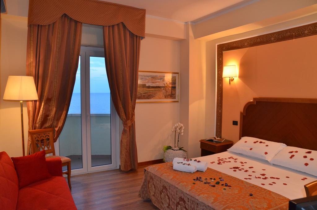 Grand Hotel Montesilvano Marina エクステリア 写真