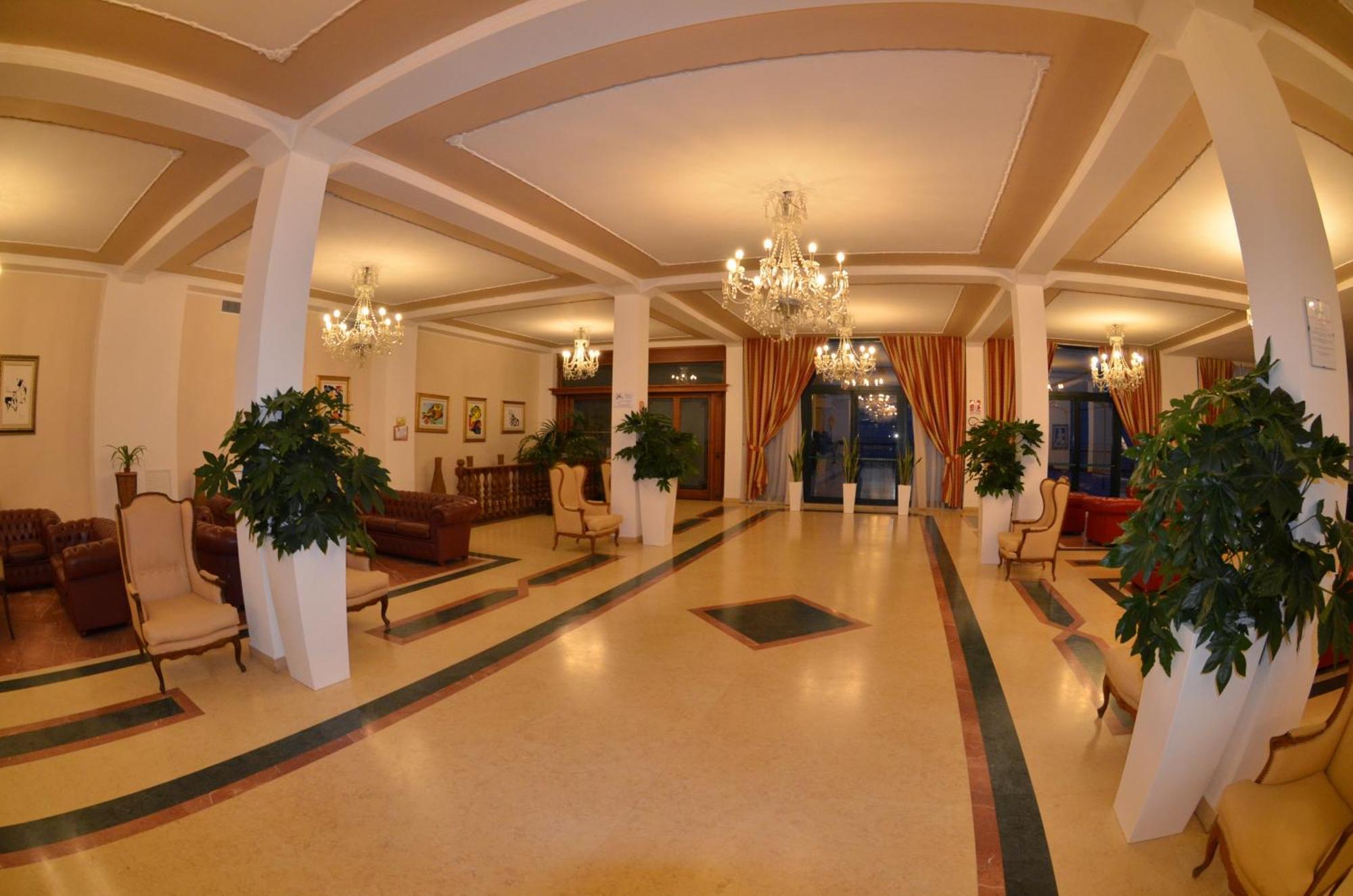 Grand Hotel Montesilvano Marina エクステリア 写真
