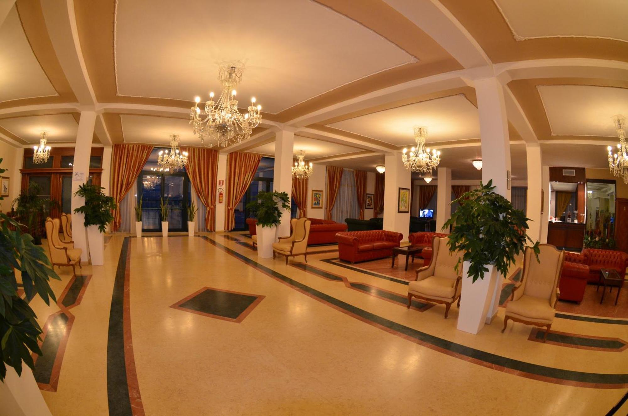 Grand Hotel Montesilvano Marina エクステリア 写真