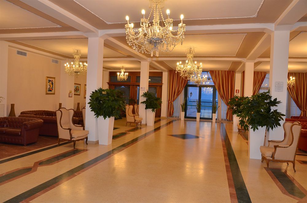 Grand Hotel Montesilvano Marina エクステリア 写真