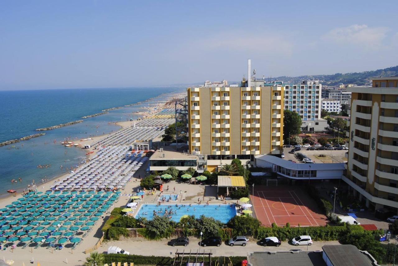 Grand Hotel Montesilvano Marina エクステリア 写真