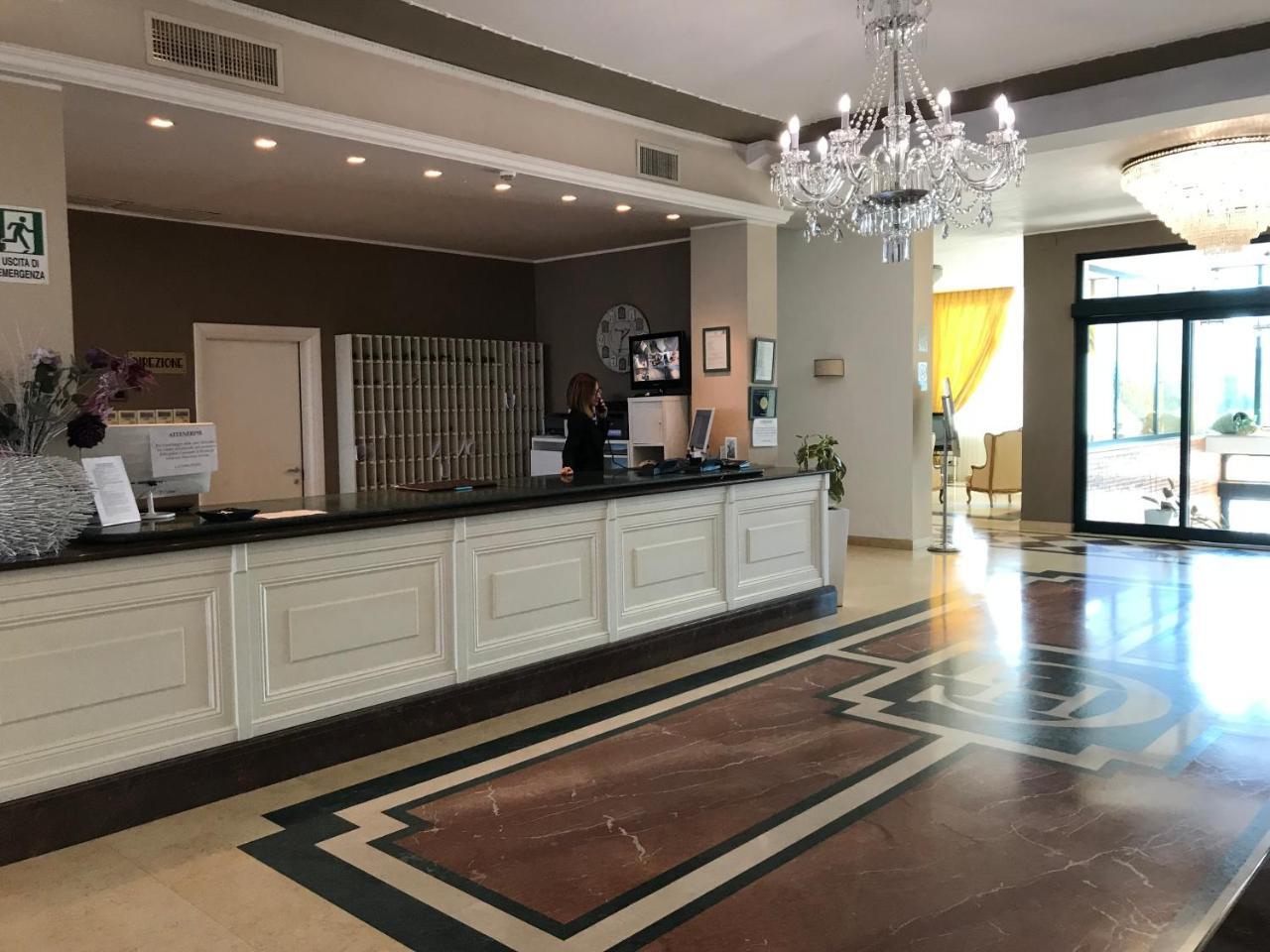 Grand Hotel Montesilvano Marina エクステリア 写真