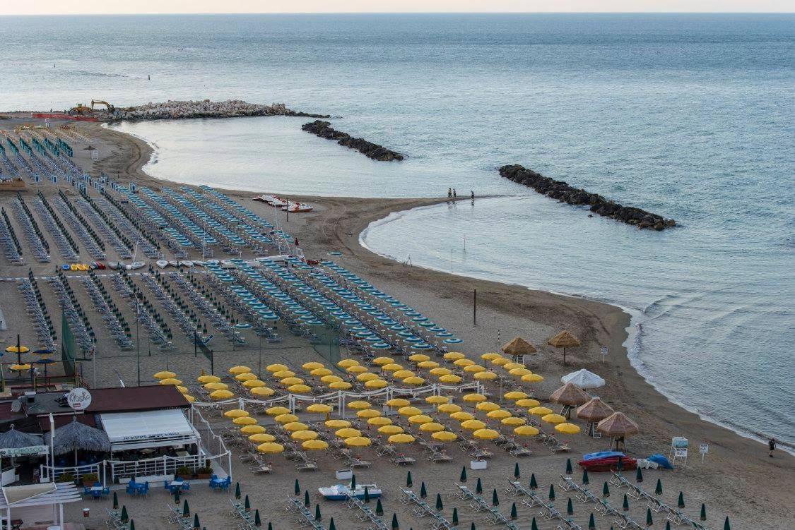 Grand Hotel Montesilvano Marina エクステリア 写真