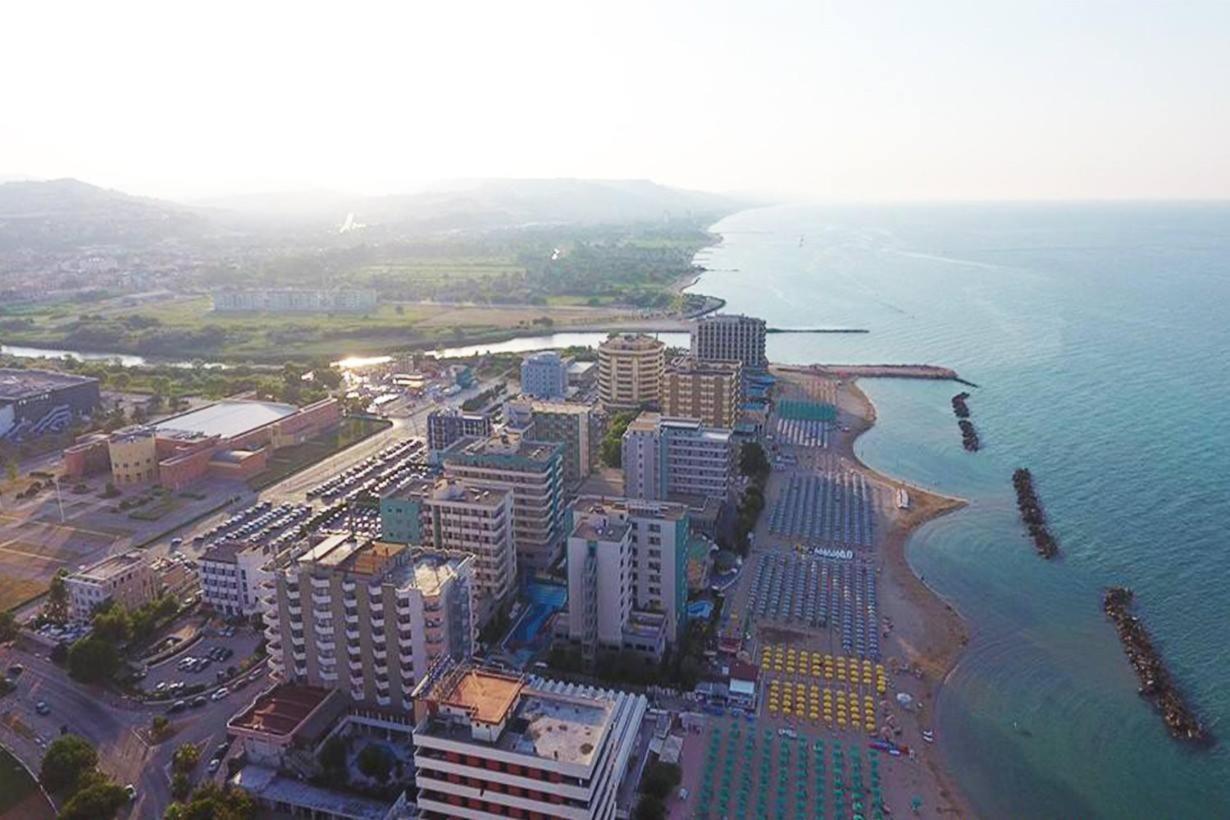 Grand Hotel Montesilvano Marina エクステリア 写真