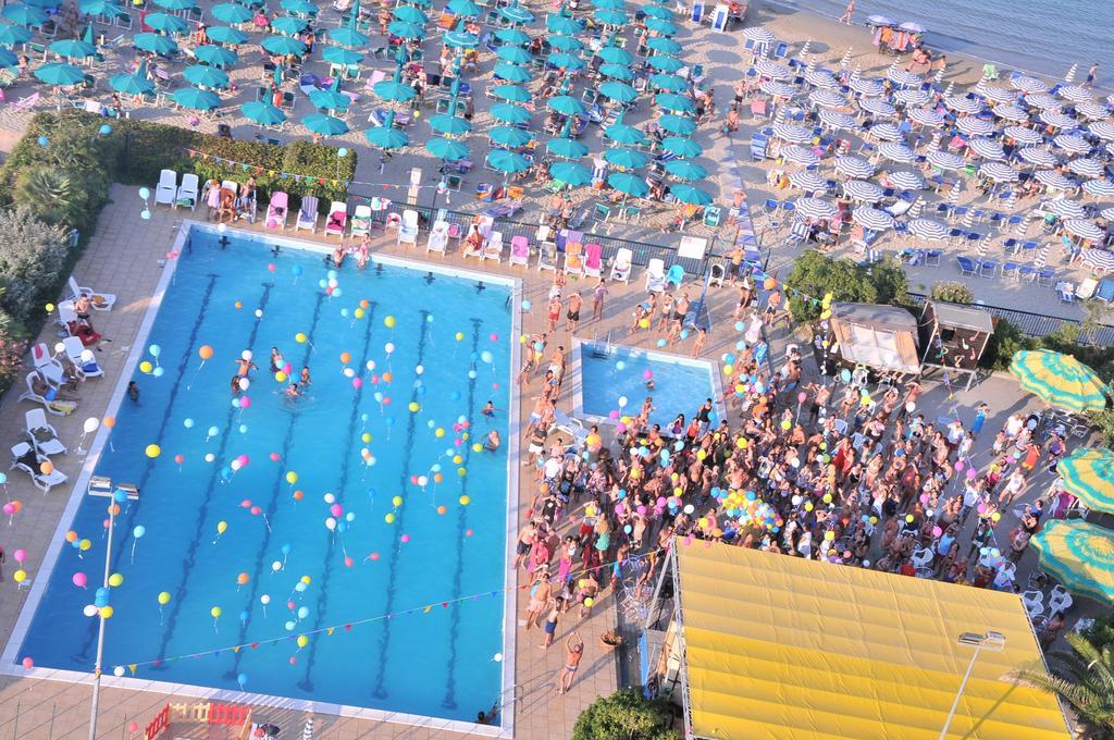 Grand Hotel Montesilvano Marina エクステリア 写真